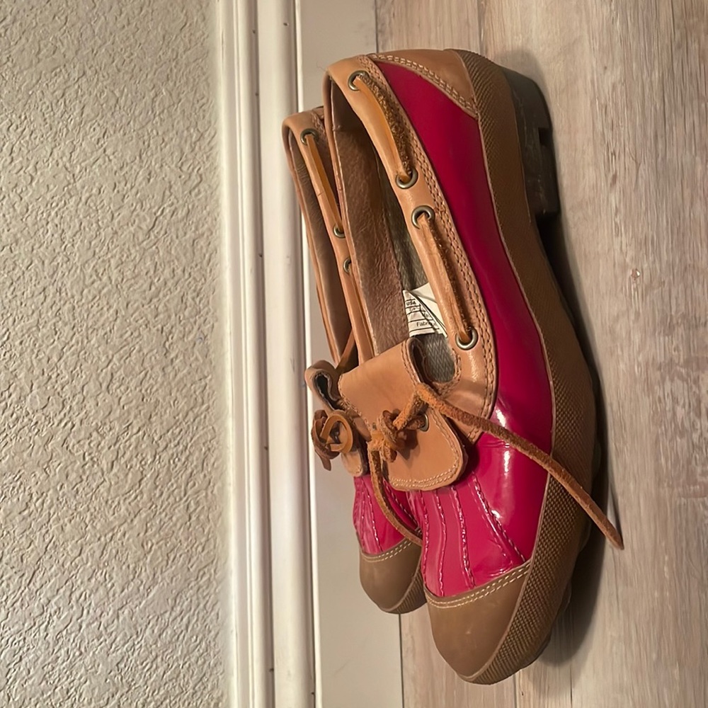 Ugg moccasin rain shoes
UGG Sz 7.5